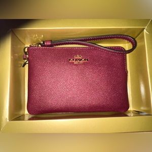 **SOLD**NIB Coach Boxed Corner Zip Wristlet GLTR Black Cherry